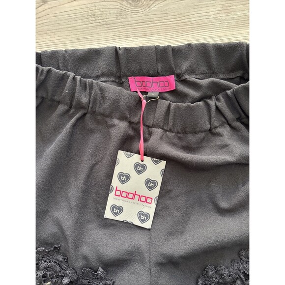 NWT Boohoo Charla Boho Goth Coquette Crochet Black Trim Shorts Size large - Picture 3 of 6